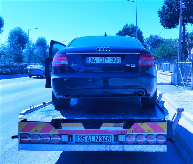 İzmir oto çekici sahada profesyonel taşıma görseli