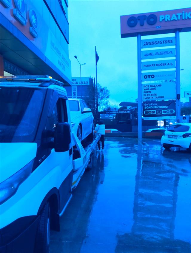 İzmir oto çekici araç yükleme fotoğrafı